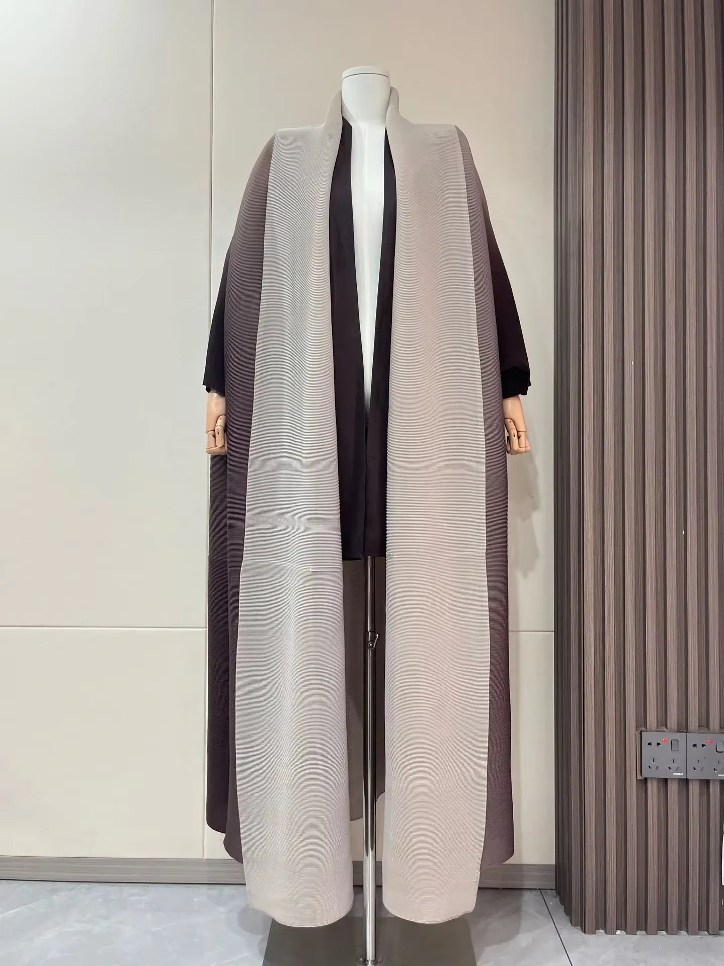 GLIDED GAZE CARDIGAN